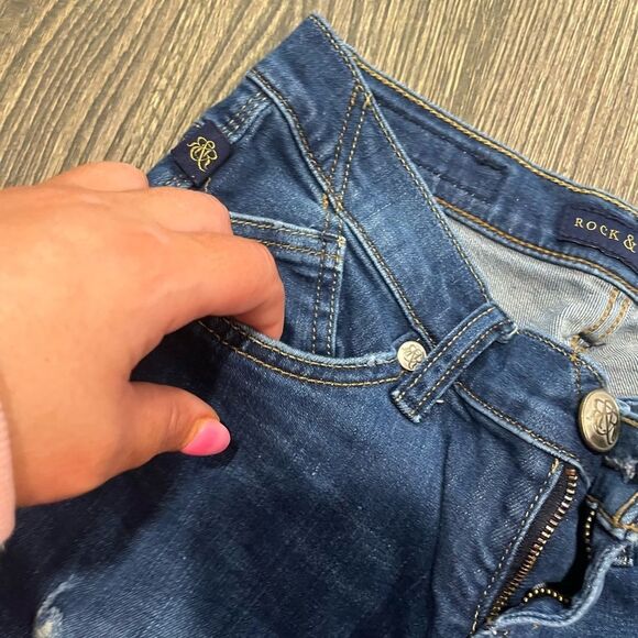 Rock & Republic Berlin Straight Jeans Pockets Distressed Denim Dark Wash Size 2 - Picture 4 of 12